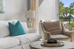 TV - Leeward Key unit Sail Aweigh (Miramar Beach)