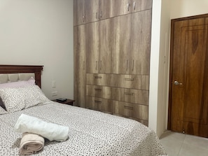 2 bedrooms, desk, iron/ironing board, free WiFi