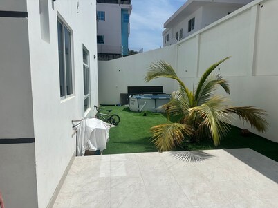 Mini depart. COMODO, in the safest and most exclusive area of Manta. Close to everything
