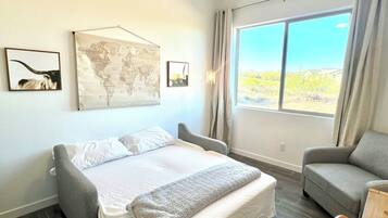 3 bedrooms, desk, iron/ironing board, travel crib