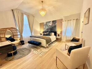 4 bedrooms, desk, iron/ironing board, travel crib