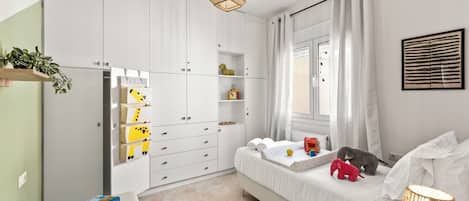 3 bedrooms, iron/ironing board, travel crib, WiFi