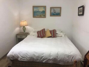 1 bedroom, desk, iron/ironing board, WiFi