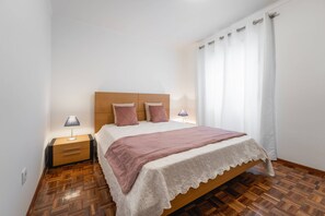 2 Schlafzimmer, Bügeleisen/Bügelbrett, Reisekinderbett, Internetzugang