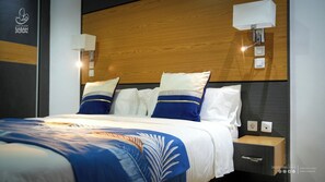 Dobbeltrom – deluxe | Minibar, safe på rommet, individuelt dekorert og skrivebord