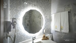 Deluxe Double Room | Bathroom | Shower, free toiletries, hair dryer, towels - complexe hôtelier sabah (Nouakchott)