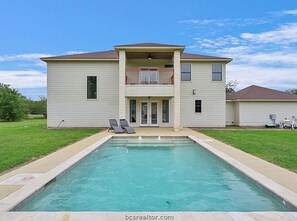 Pool - Lovely studio with AC in charming College Station (College Station)