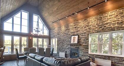 Formidable Waterfront Cottage - Serenity at its best!