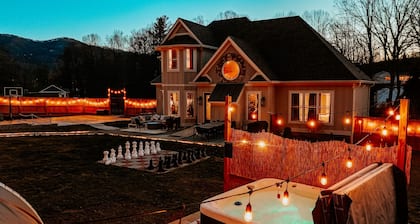 Fully Fenced Pickleball Asheville Luxury Retreat w/ GameRoom