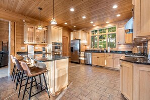 雪櫃、微波爐、焗爐、爐具