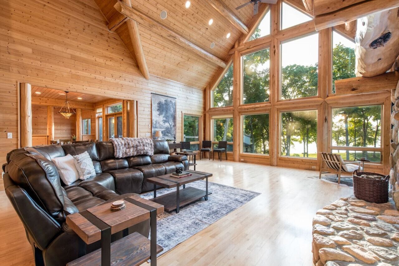 Smart TV, fireplace, ping pong