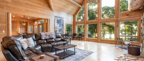 TV connectée, cheminée, table de tennis de table