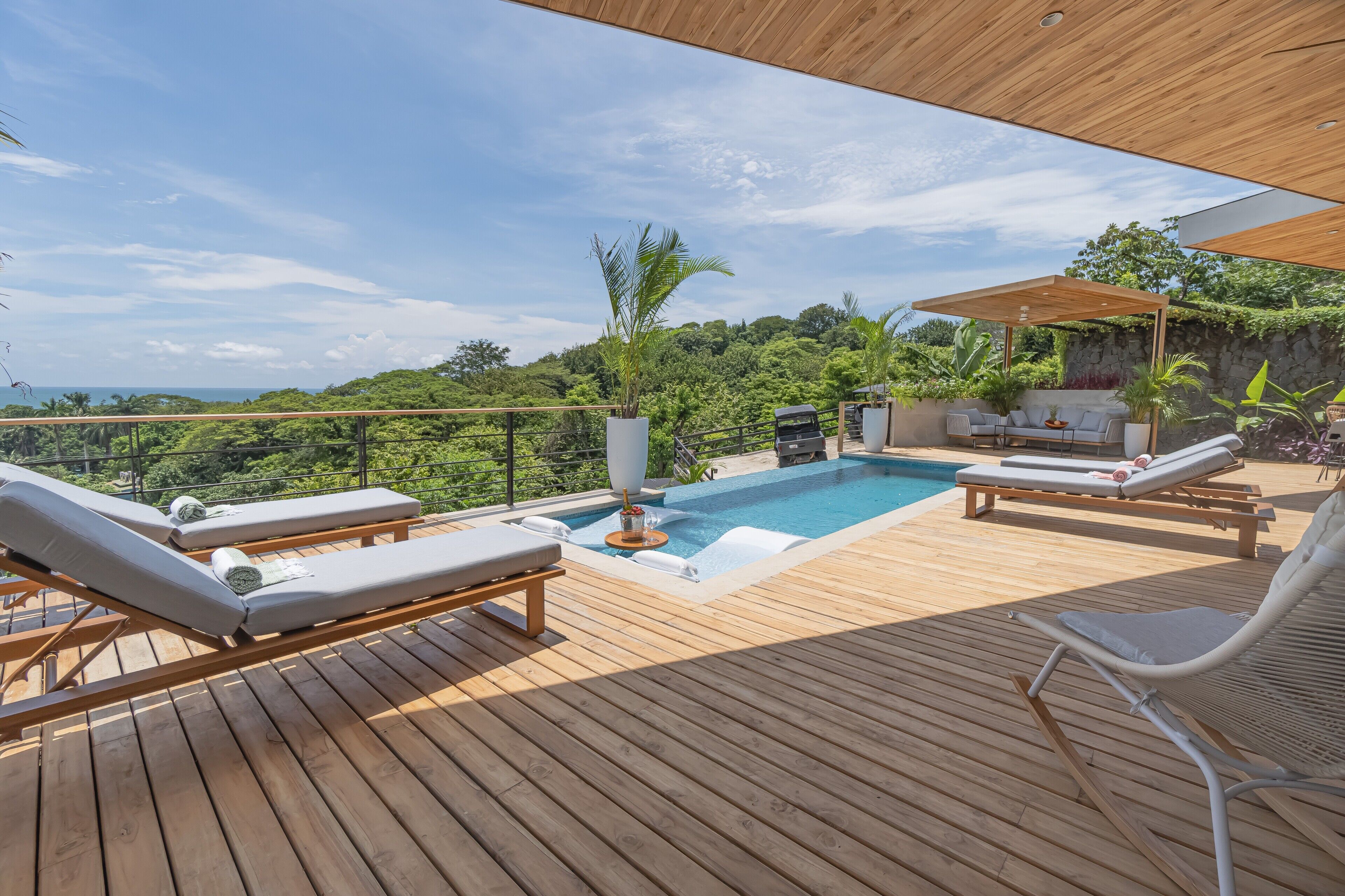 Villa Deluxe, vue partielle sur la mer | Terrasse/Patio