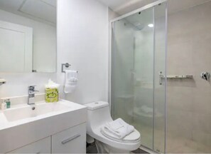 Basic Apartment | Bathroom