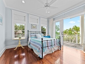 4 bedrooms, iron/ironing board, WiFi, bed sheets - PalmHaus Modern Island Home with Private Pool Spa (Anna Maria)