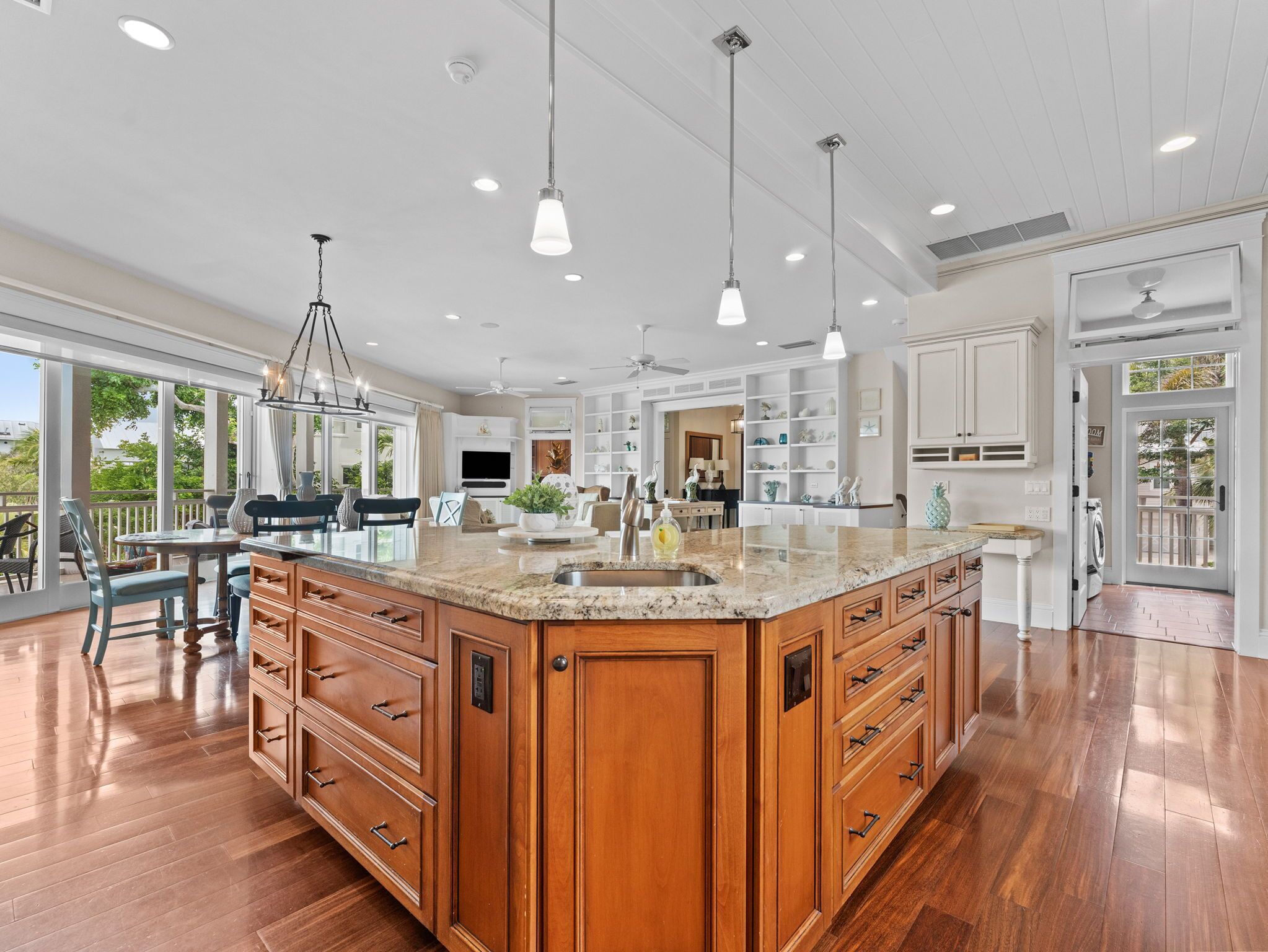 Mikrowelle, Ofen, Herdplatte, Geschirrspüler