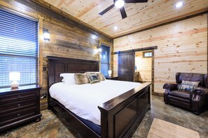 6 bedrooms, travel crib, WiFi, bed sheets
