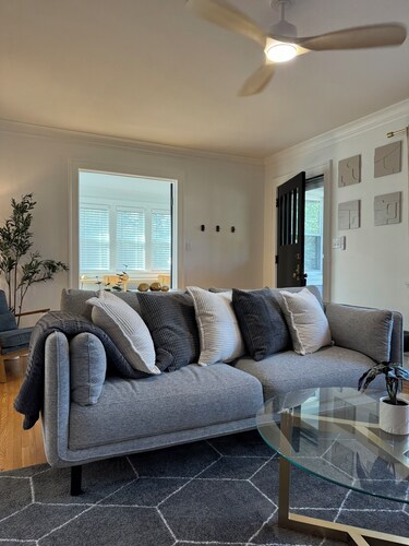 -NEW- Blue Magnolia Cottage -3 King Beds- Luxury
