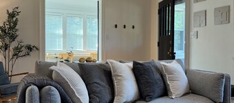 -NEW- Blue Magnolia Cottage -3 King Beds- Luxury
