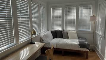 4 bedrooms, desk, iron/ironing board, travel crib