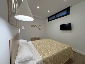 2 bedrooms, iron/ironing board, free WiFi, bed sheets - Thirteenth house (Fuengirola)