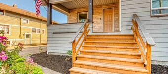 Sunny 2BR Escape | Greek Getaway | Free Breakfast!