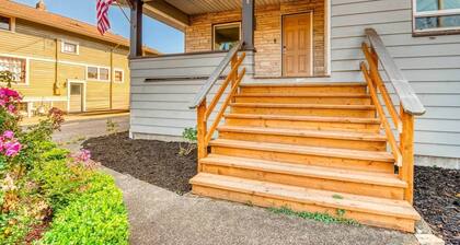 Sunny 2BR Escape | Greek Getaway | Free Breakfast!