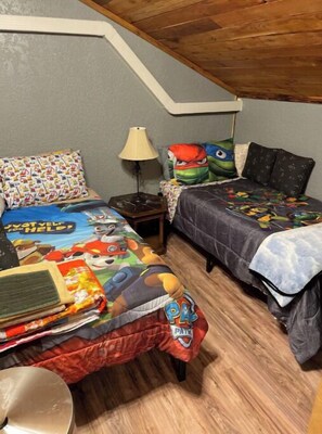 5 bedrooms, WiFi, bed sheets