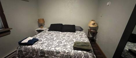 5 bedrooms, WiFi, bed sheets