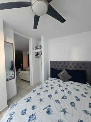 1 habitación, tabla de planchar con plancha, wifi gratis y ropa de cama 