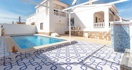 Beautiful home in Rojales