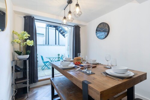 Groß-Apartment-Eigenes Badezimmer-Strassenblick