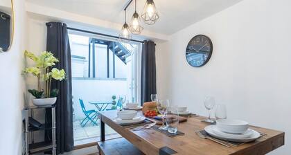 Groß-Apartment-Eigenes Badezimmer-Strassenblick