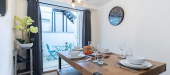 Groß-Apartment-Eigenes Badezimmer-Strassenblick
