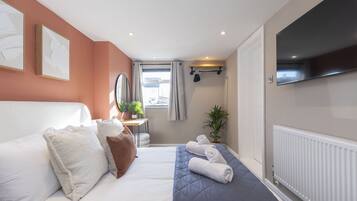 4 bedrooms, iron/ironing board, free WiFi, bed sheets