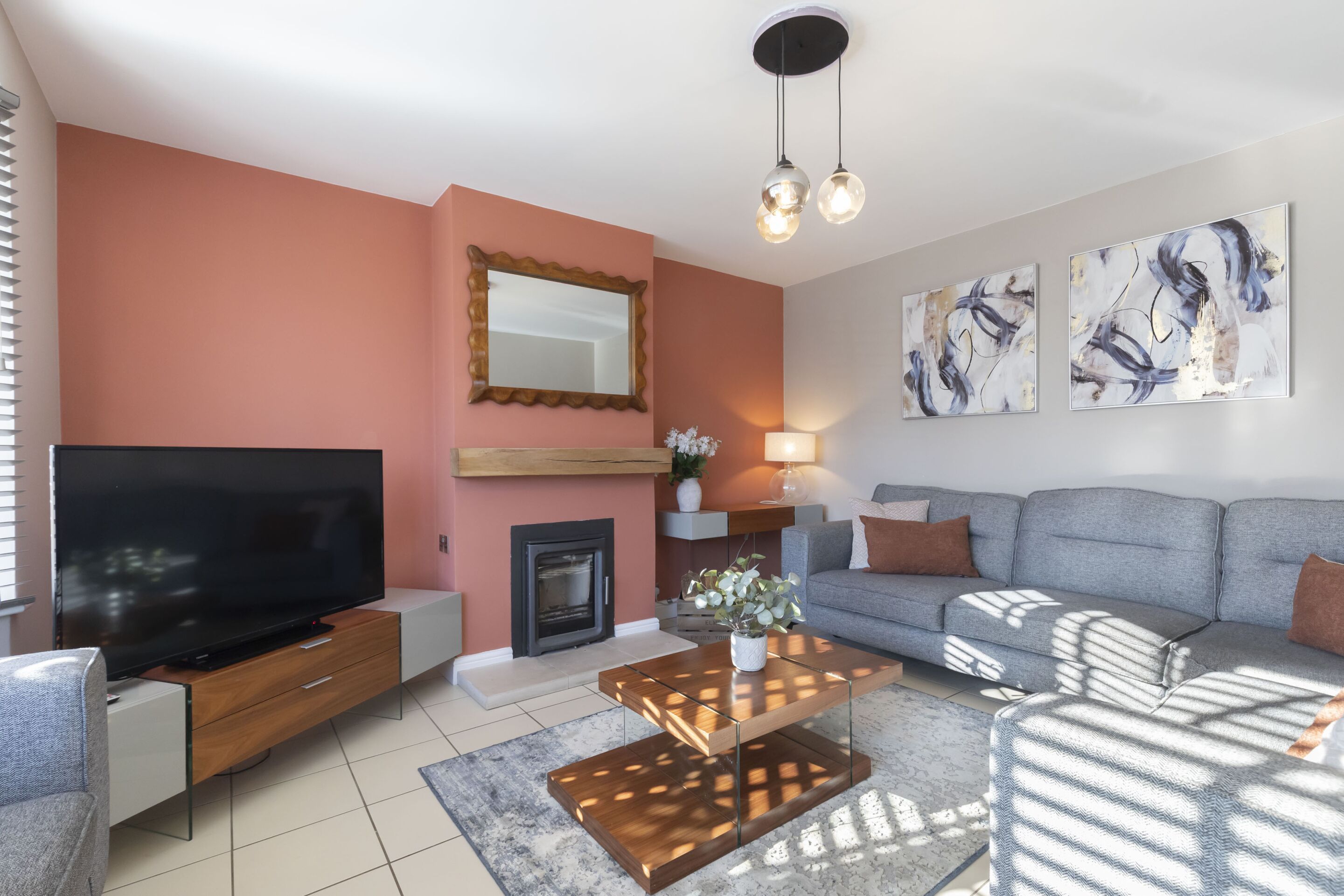 Smart TV, fireplace