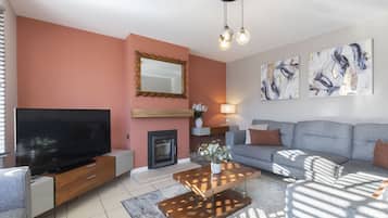 Smart TV, fireplace