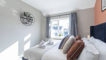 4 bedrooms, iron/ironing board, free WiFi, bed sheets