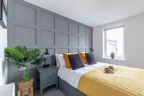 4 bedrooms, desk, iron/ironing board, travel cot