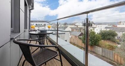 Modern & Spacious Home in Central Cheltenham