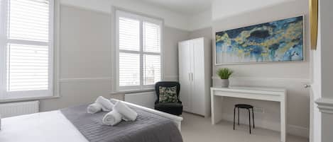 5 Schlafzimmer, Bügeleisen/Bügelbrett, kostenloses WLAN, Bettwäsche