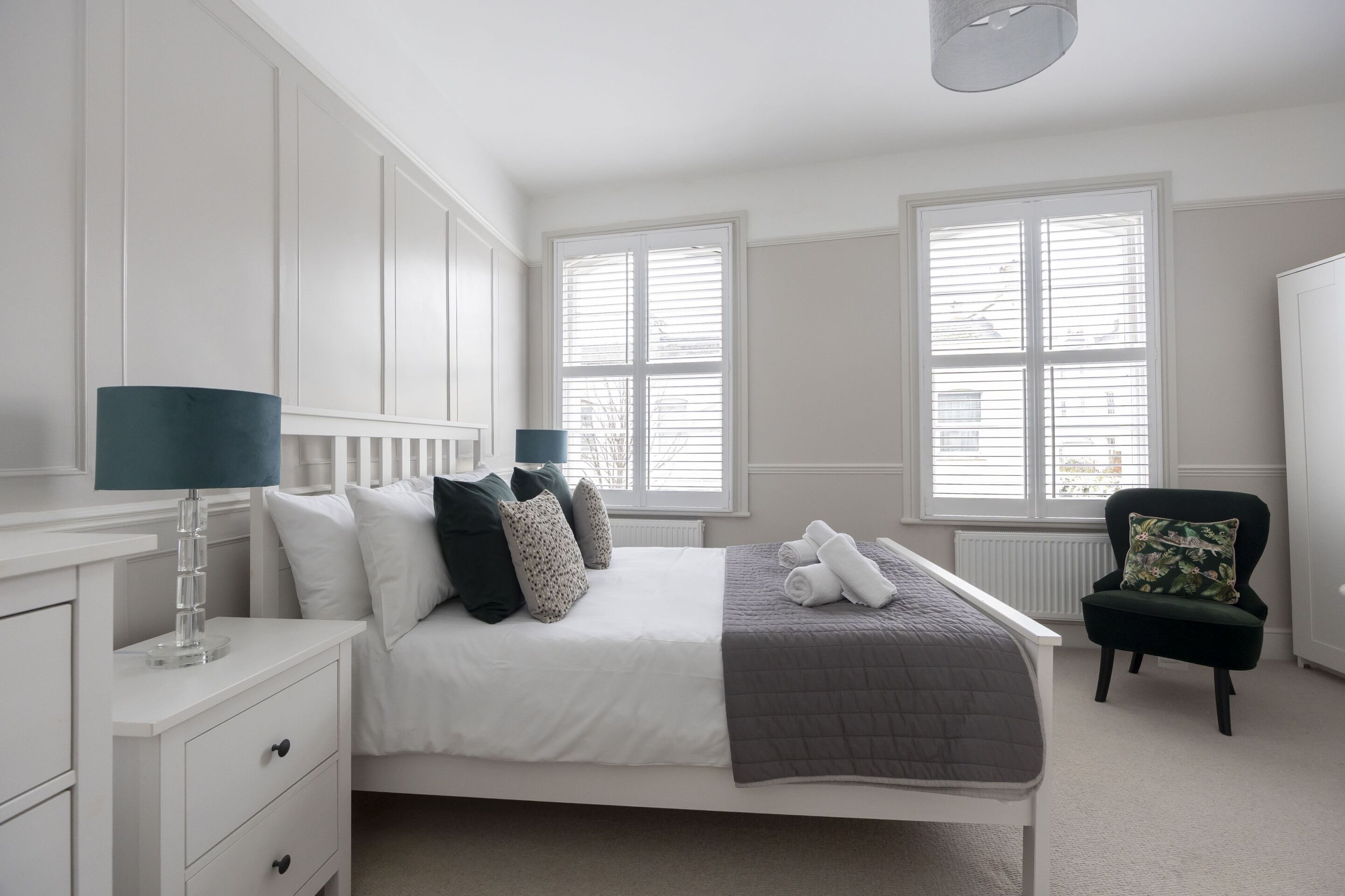 5 bedrooms, iron/ironing board, free WiFi, bed sheets