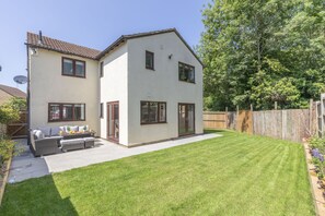Exterior - Stunning Five Bed Detached Home with Hot Tub (Gloucestershire)