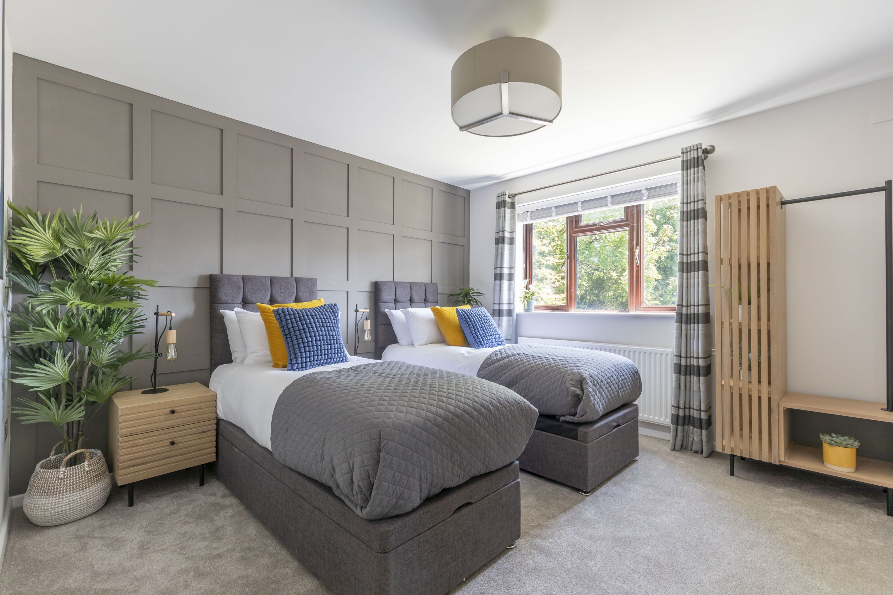 5 bedrooms, iron/ironing board, WiFi (free), bed sheets