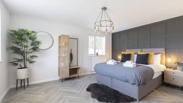 5 bedrooms, iron/ironing board, free WiFi, bed sheets