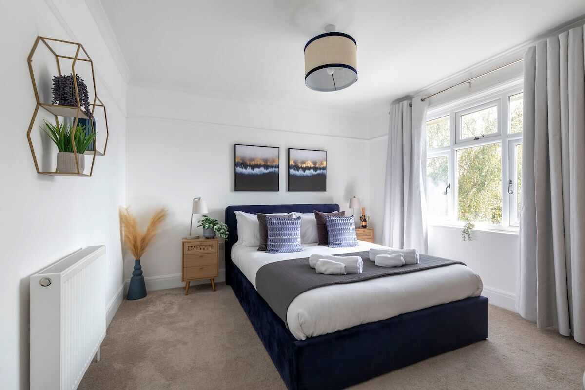 5 slaapkamers, een strijkplank/strijkijzer, reisbedje, gratis wifi