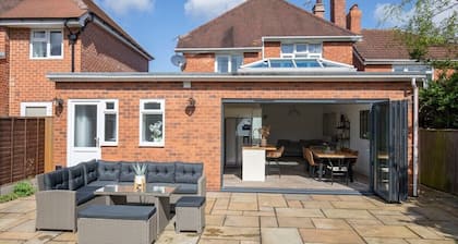 Modern-Ferienhaus-Eigenes Badezimmer-Strassenblick