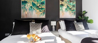 Modern 4 Bed 3 Bath Home Close to the Town Centre