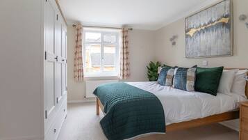 1 bedroom, iron/ironing board, travel cot, free WiFi