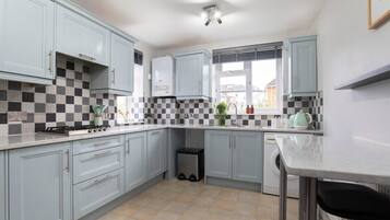 Fridge, microwave, oven, dishwasher